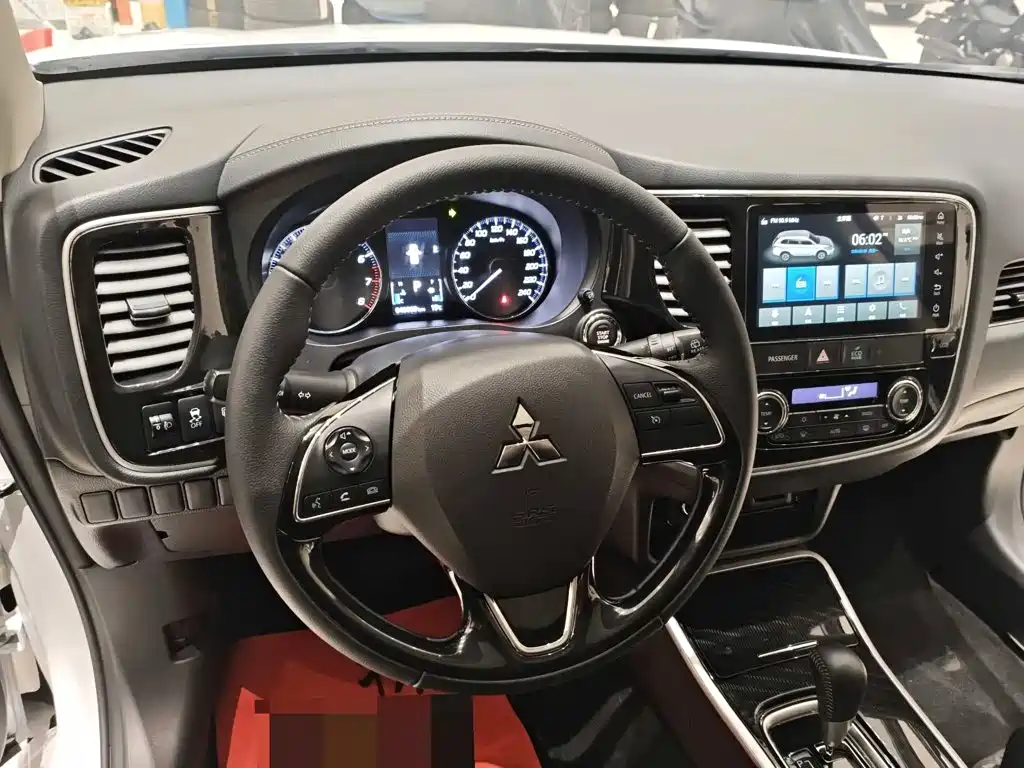 Mitsubishi Outlander — миниатюра 13