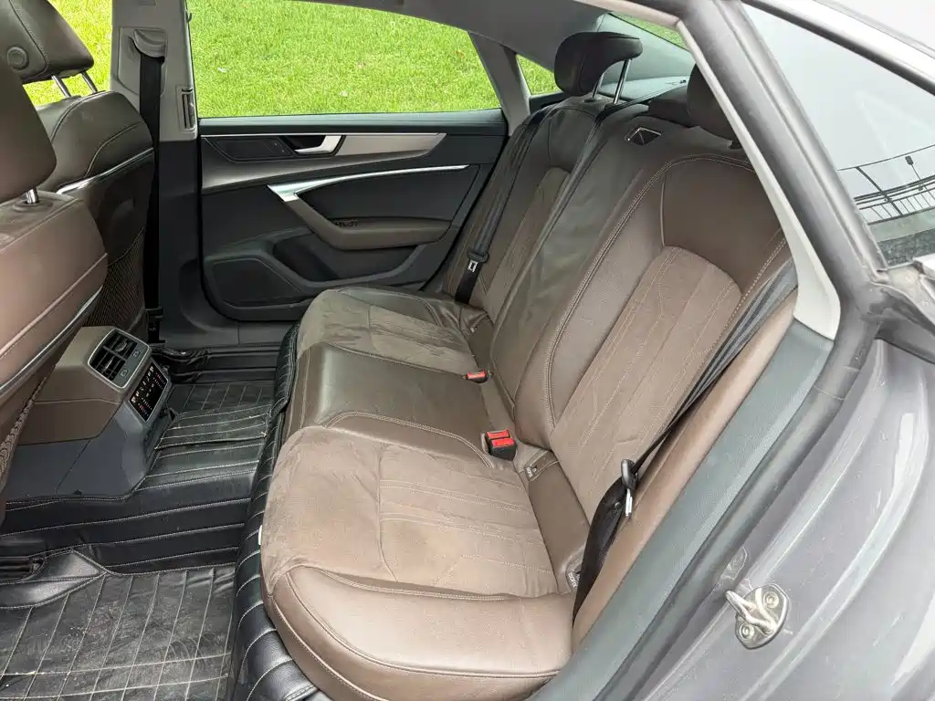 Audi A7L — миниатюра 12
