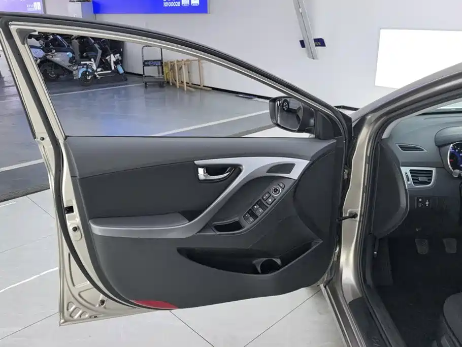 Hyundai Elantra Langdong — миниатюра 7