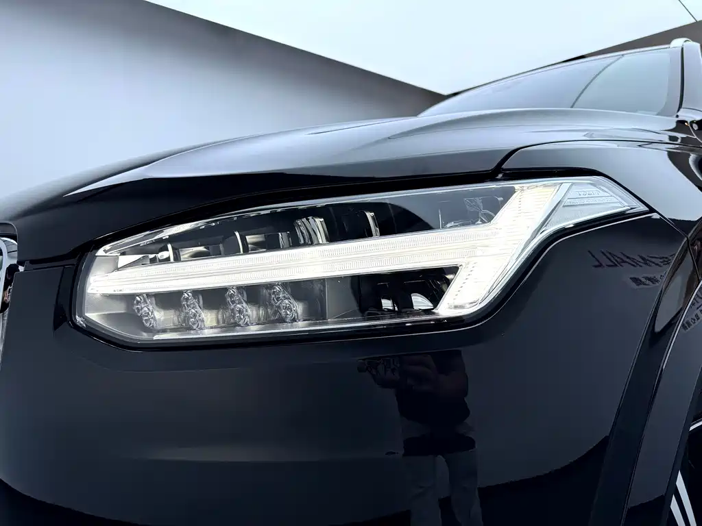 Volvo XC90 — миниатюра 8