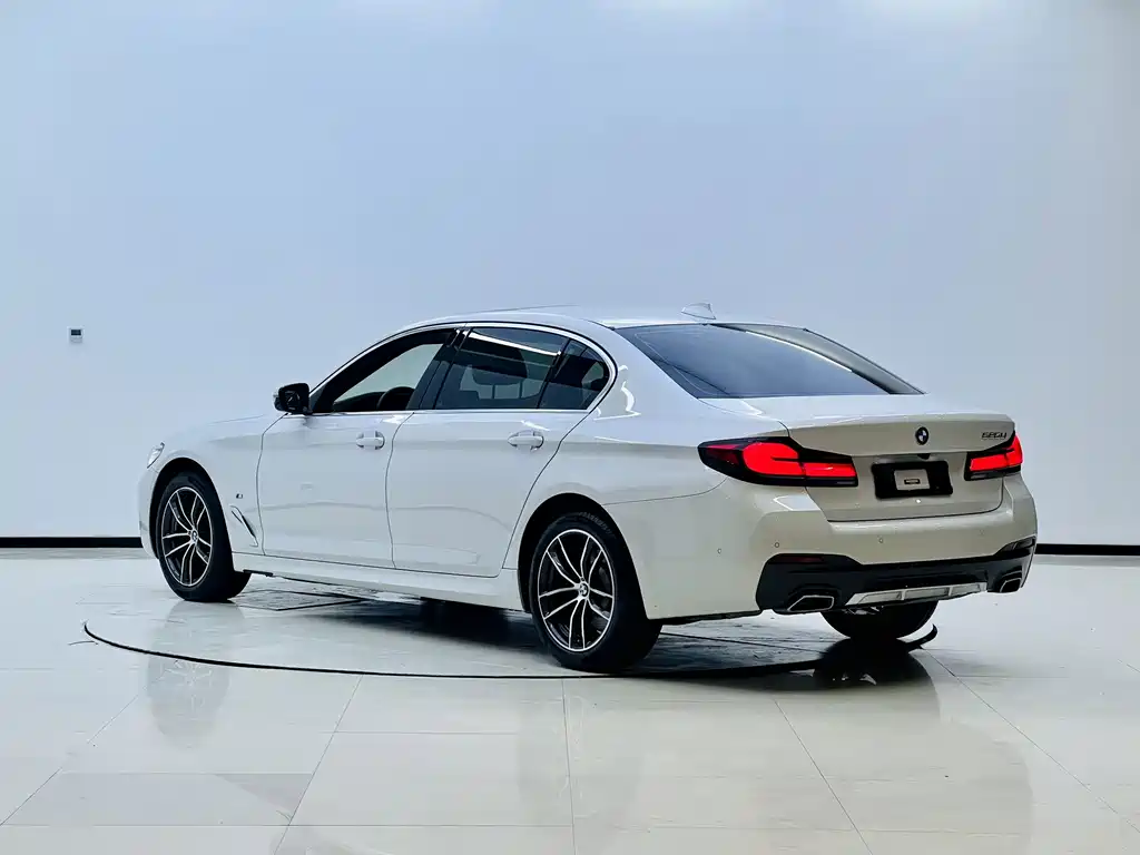 BMW 5 Series — миниатюра 14