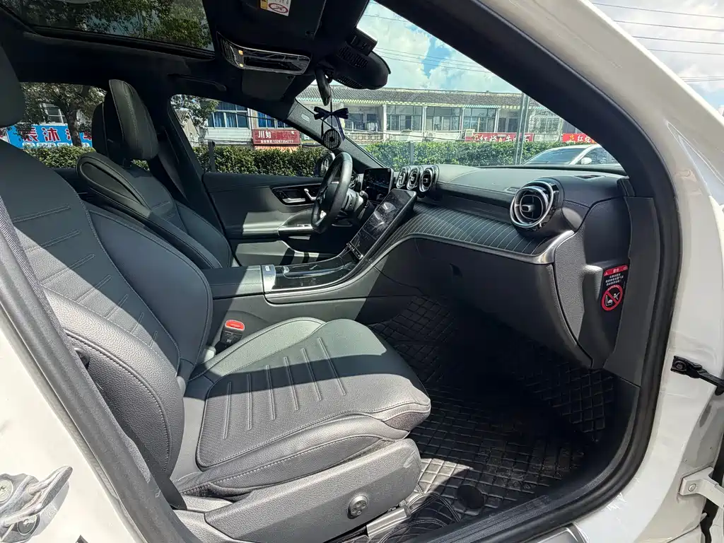 Mercedes-Benz C-Class — миниатюра 13