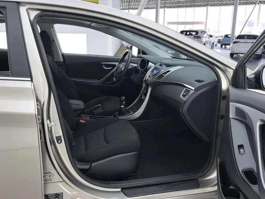 Hyundai Elantra Langdong — миниатюра 8