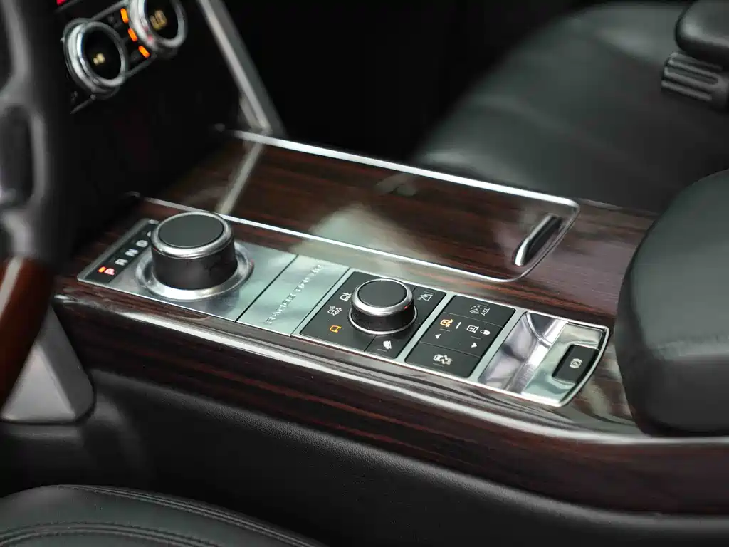 Land Rover Range Rover — миниатюра 9