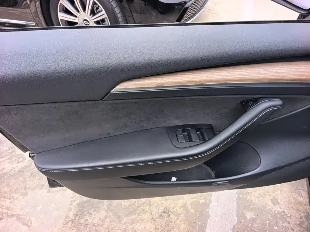 Tesla Model 3 — миниатюра 8