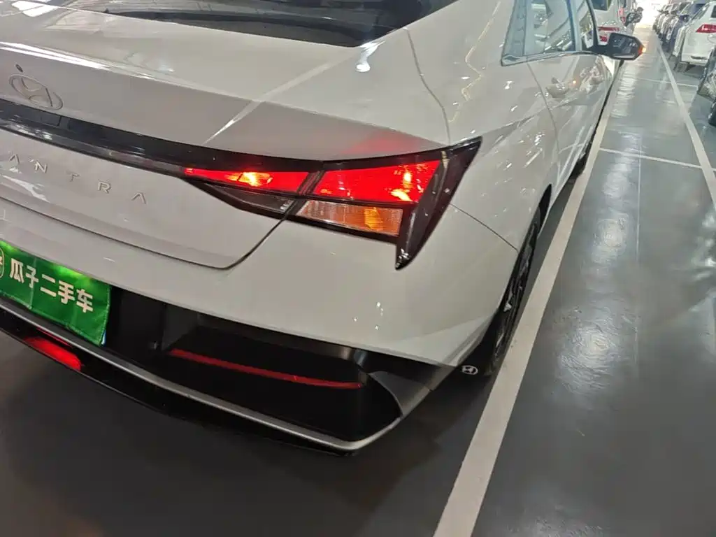 Hyundai Elantra — миниатюра 8