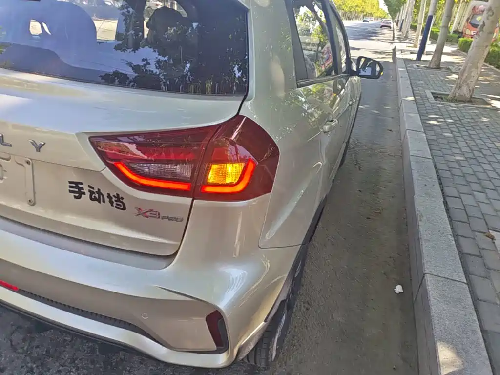 Geely Vision X3 — миниатюра 8