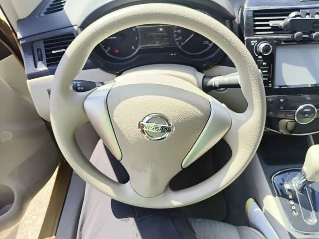 Nissan Tiida — миниатюра 11