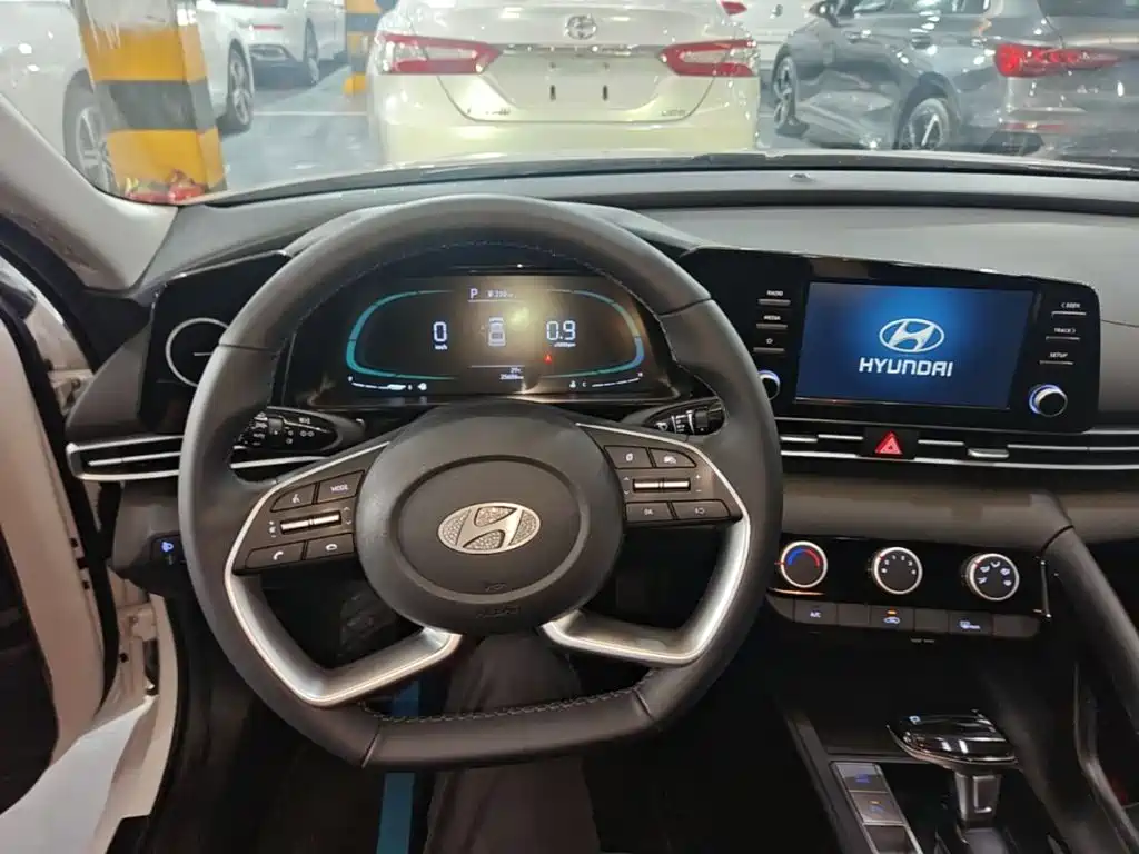 Hyundai Elantra — миниатюра 11