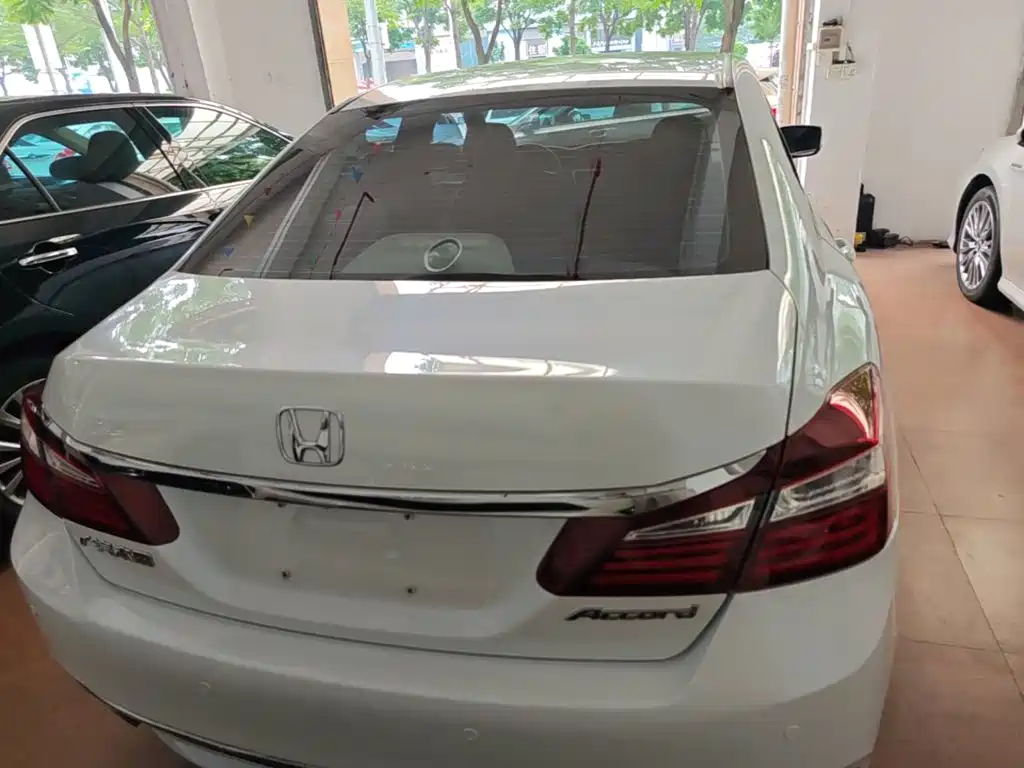 Honda Accord — миниатюра 6