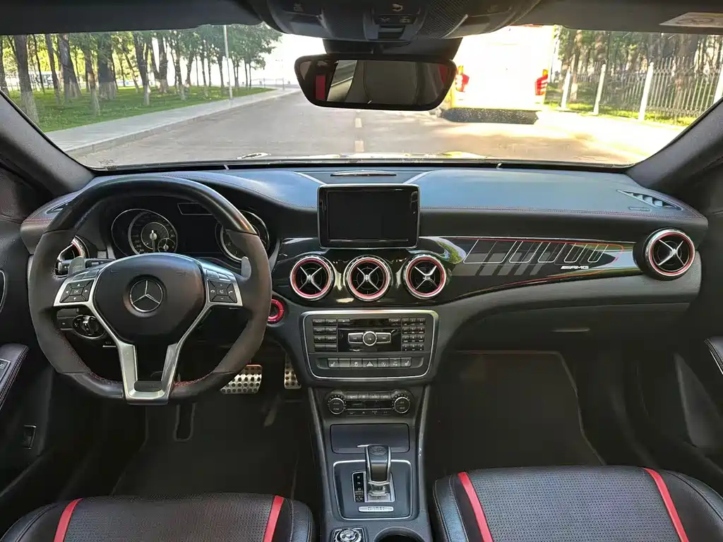 Mercedes-Benz GLA AMG — миниатюра 20