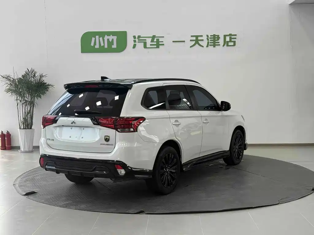 Mitsubishi Outlander 2021 2.0L 5 мест