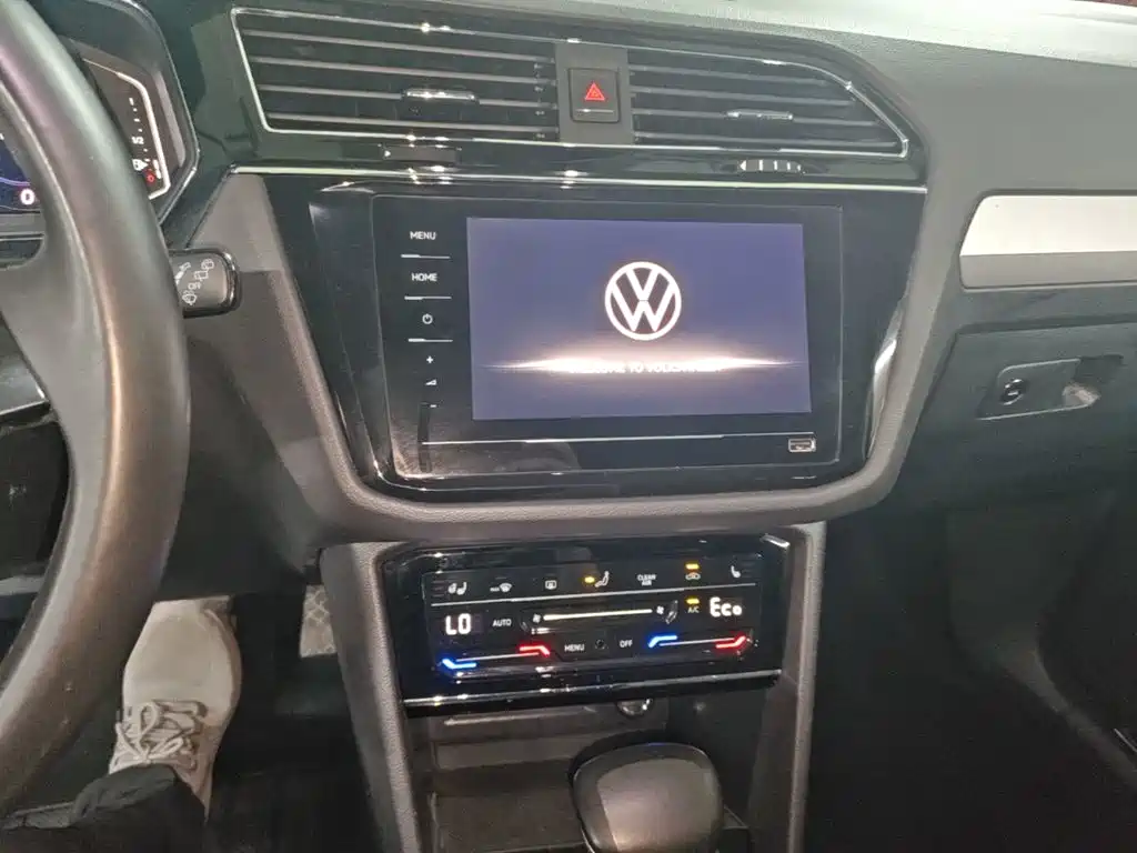 Volkswagen Tiguan L PHEV — миниатюра 13