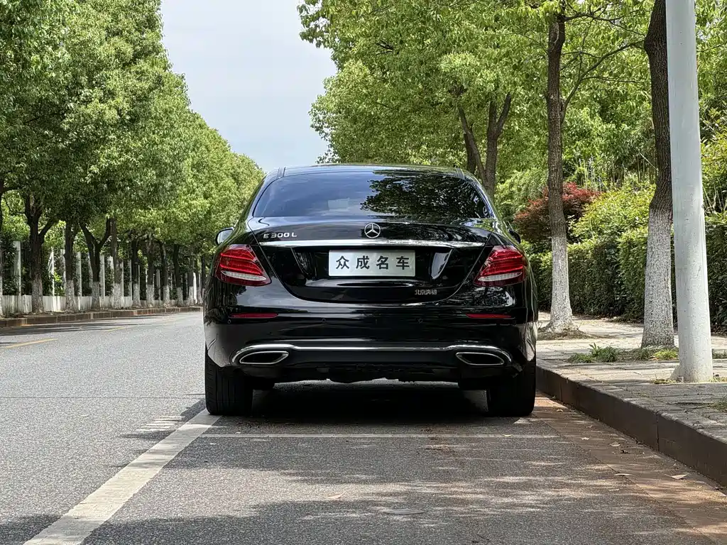 Mercedes-Benz E-Class — миниатюра 4