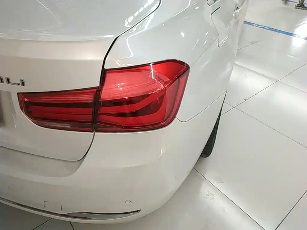 BMW 3 Series — миниатюра 8