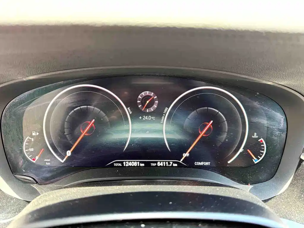 BMW 5 Series — миниатюра 9