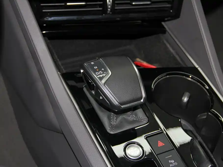 Volkswagen Touareg — миниатюра 25
