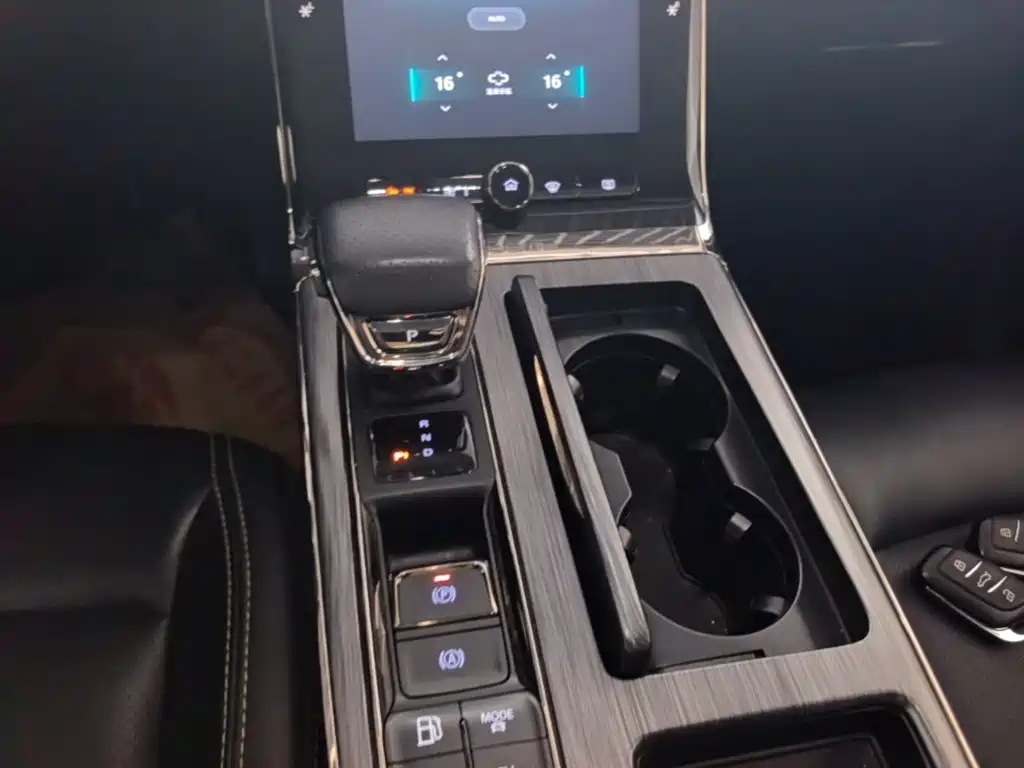 Roewe RX5 New Energy — миниатюра 14