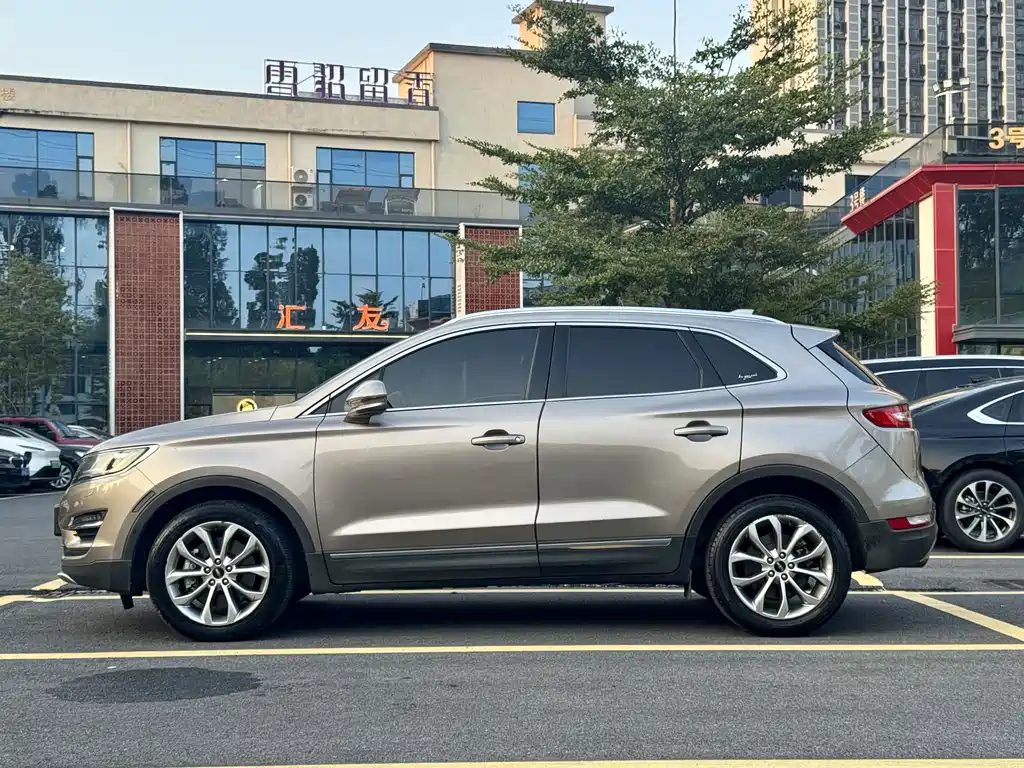 Lincoln MKC — миниатюра 6