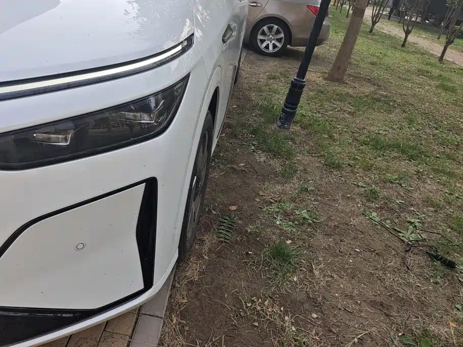XPeng X9 — миниатюра 4