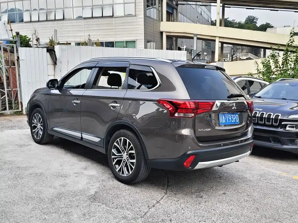 Mitsubishi Outlander (Import) — миниатюра 12