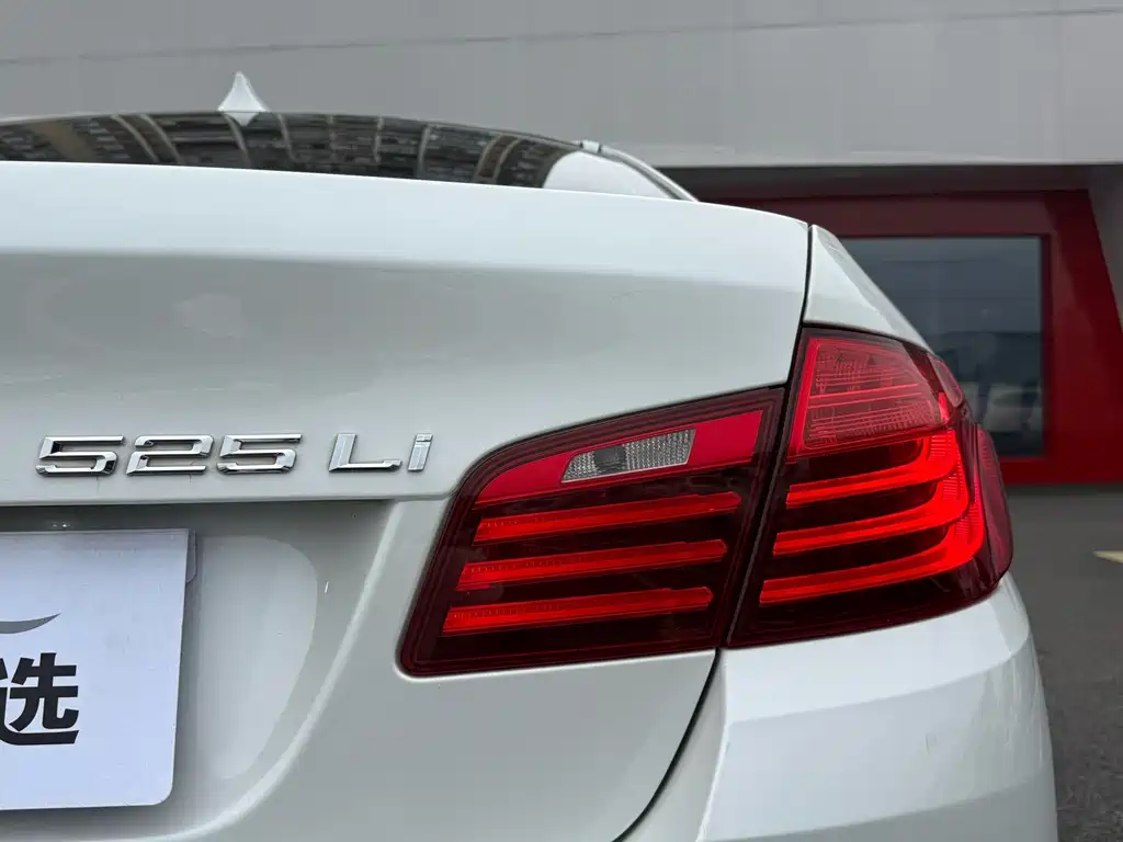 BMW 5 Series — миниатюра 23