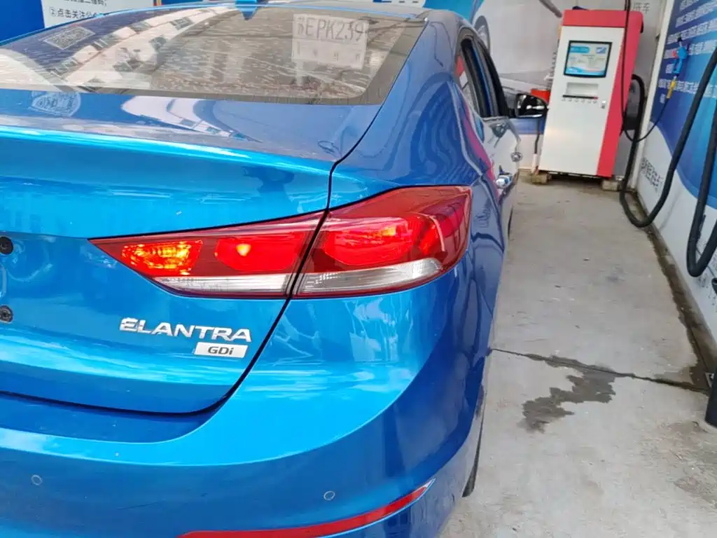 Hyundai Elantra — миниатюра 8