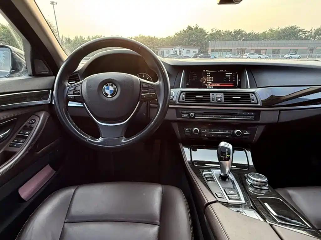 BMW 5 Series — миниатюра 3
