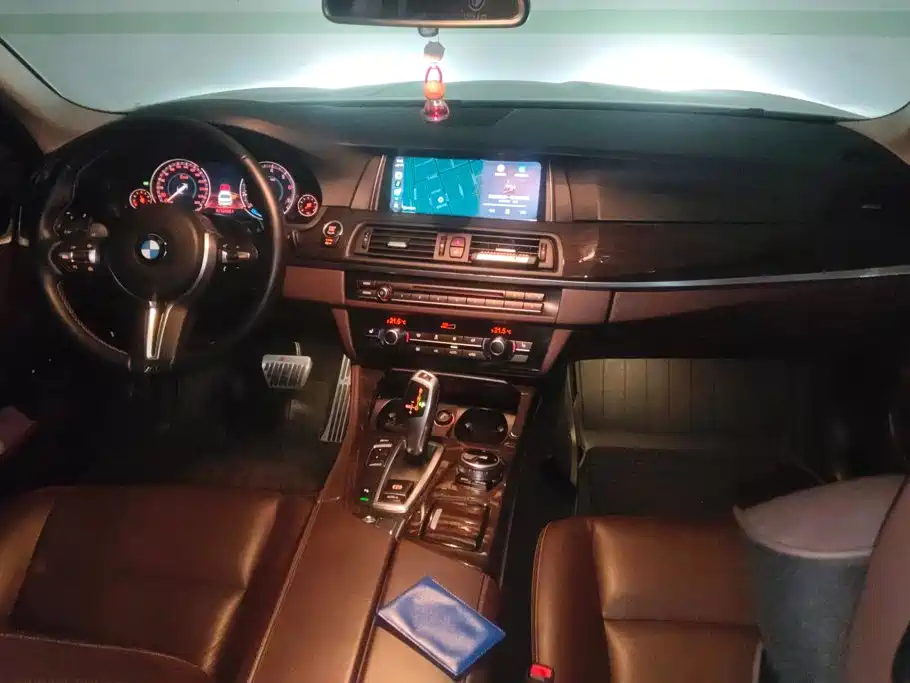 BMW 5 Series — миниатюра 12