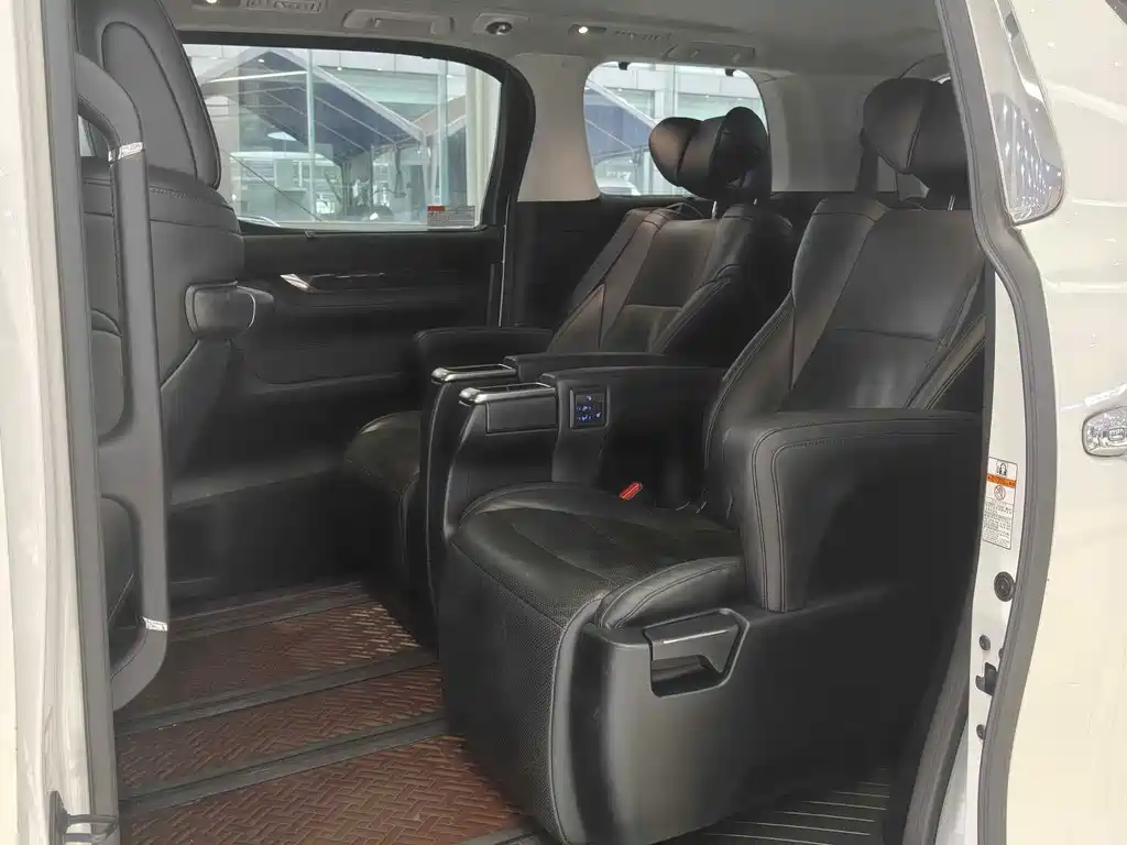 Toyota Vellfire 2019 2.5L HV Luxury