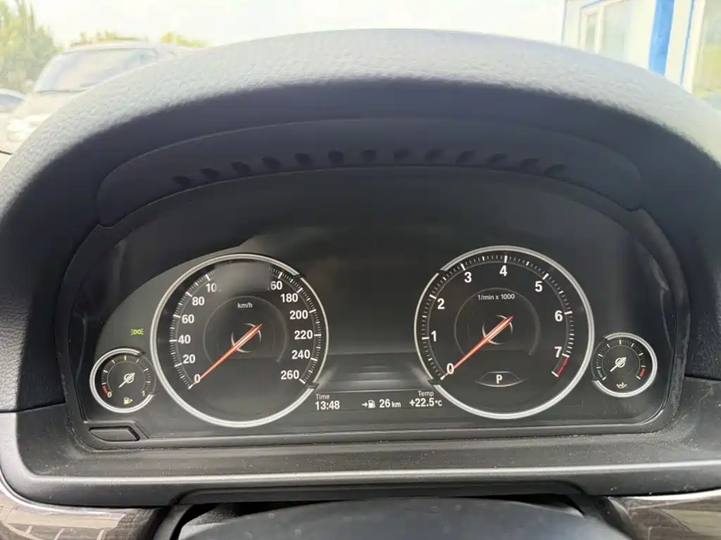 BMW 5 Series — миниатюра 12
