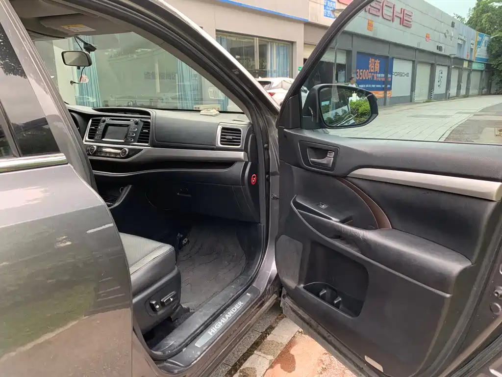 Toyota Highlander 2015 2.0T Luxury 7 мест