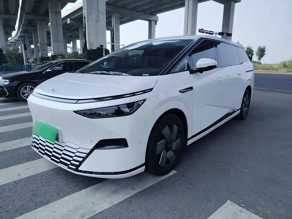 XPeng X9