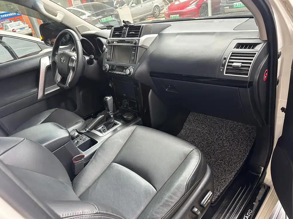 Toyota Land Cruiser Prado 2016 2.7L AT Luxury