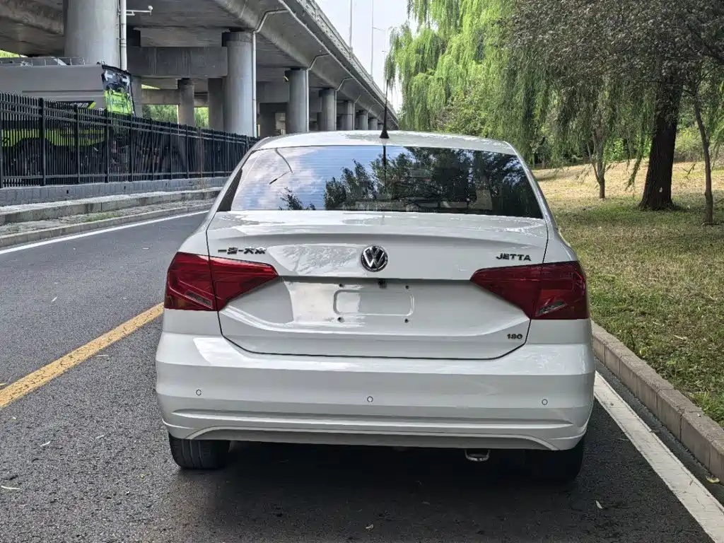 Volkswagen Jetta — миниатюра 6