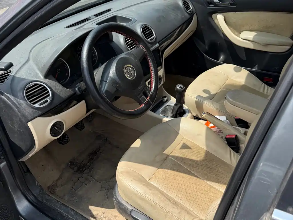 Volkswagen Lavida 2011 1.6L MT