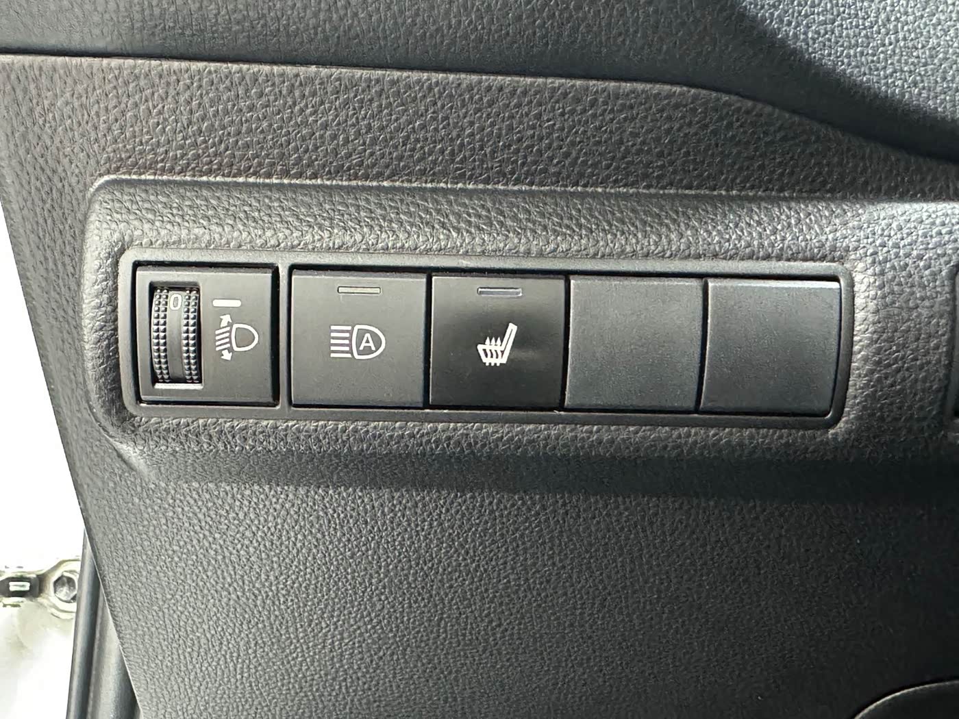 Toyota Levin 1.2 л 2022 г. Белый, пробег 36000 км