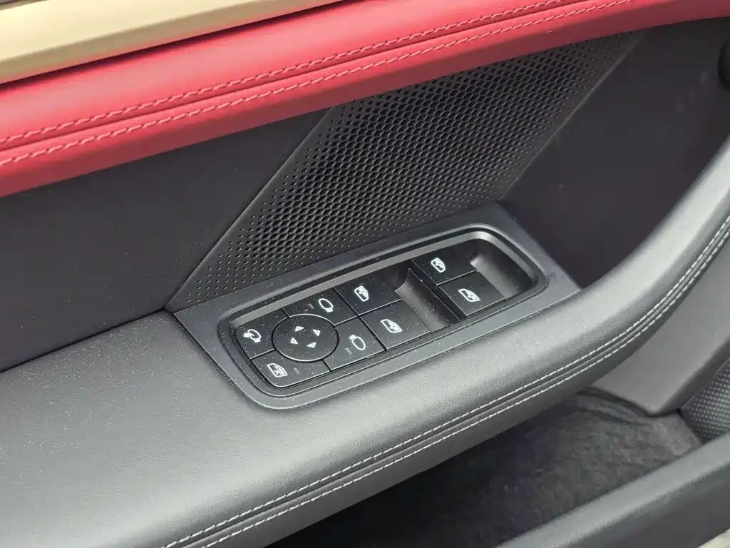 Porsche Taycan — миниатюра 12
