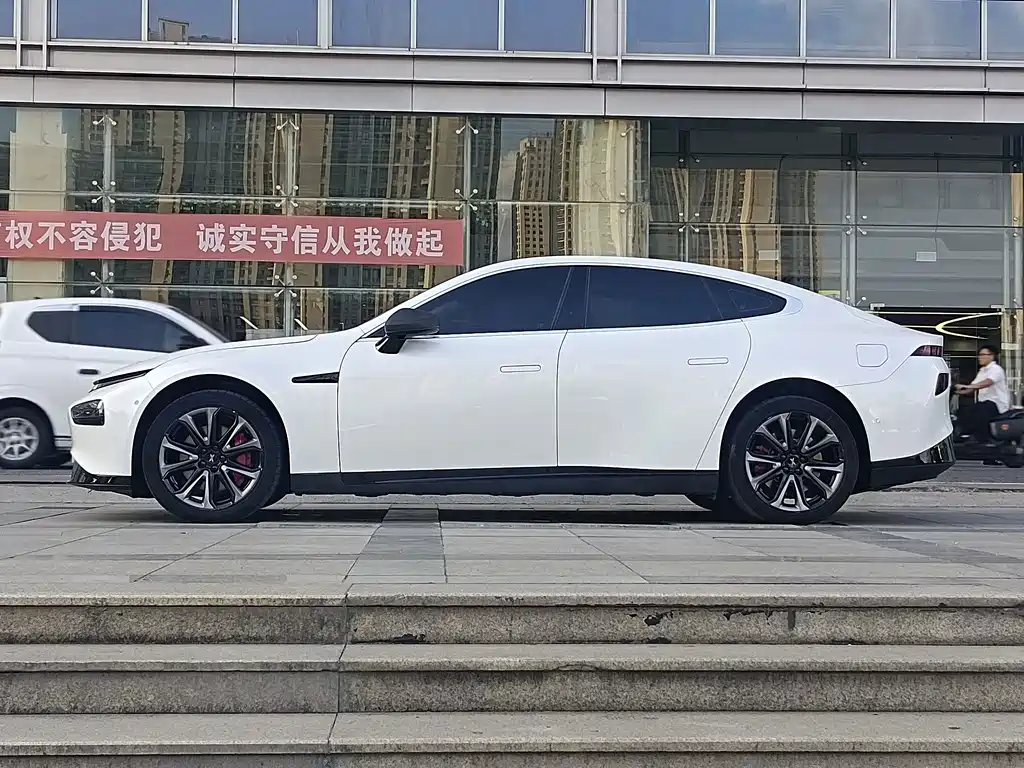 XPeng P7 — миниатюра 5