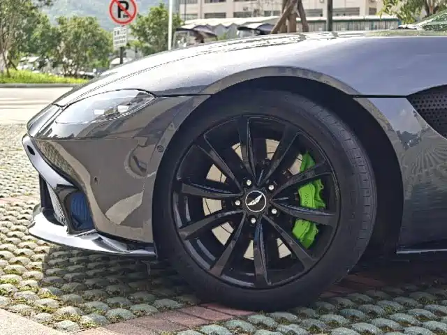 Aston Martin V8 Vantage — миниатюра 2