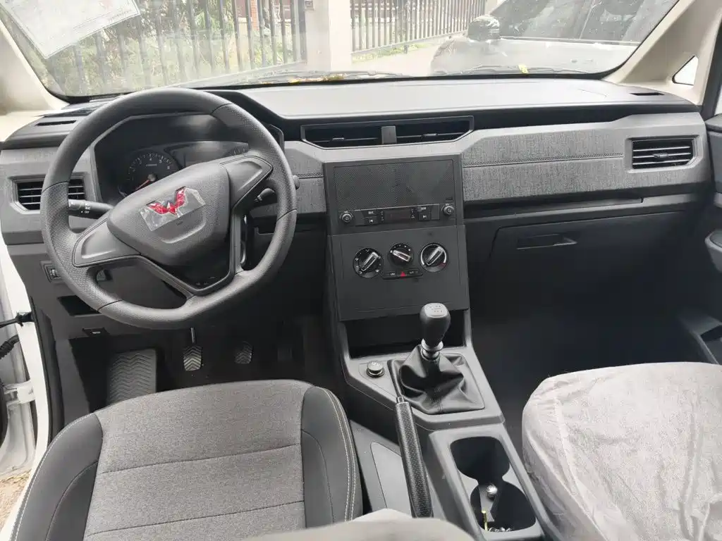 Wuling Hongguang PLUS — миниатюра 5