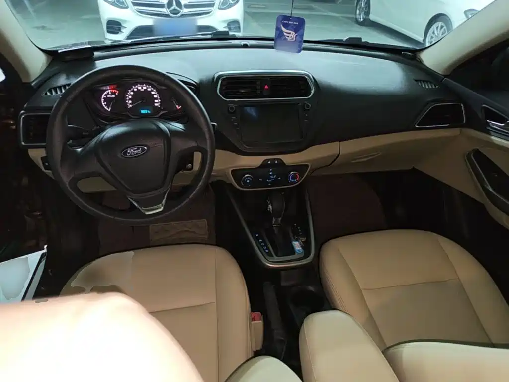Ford Escort — миниатюра 10