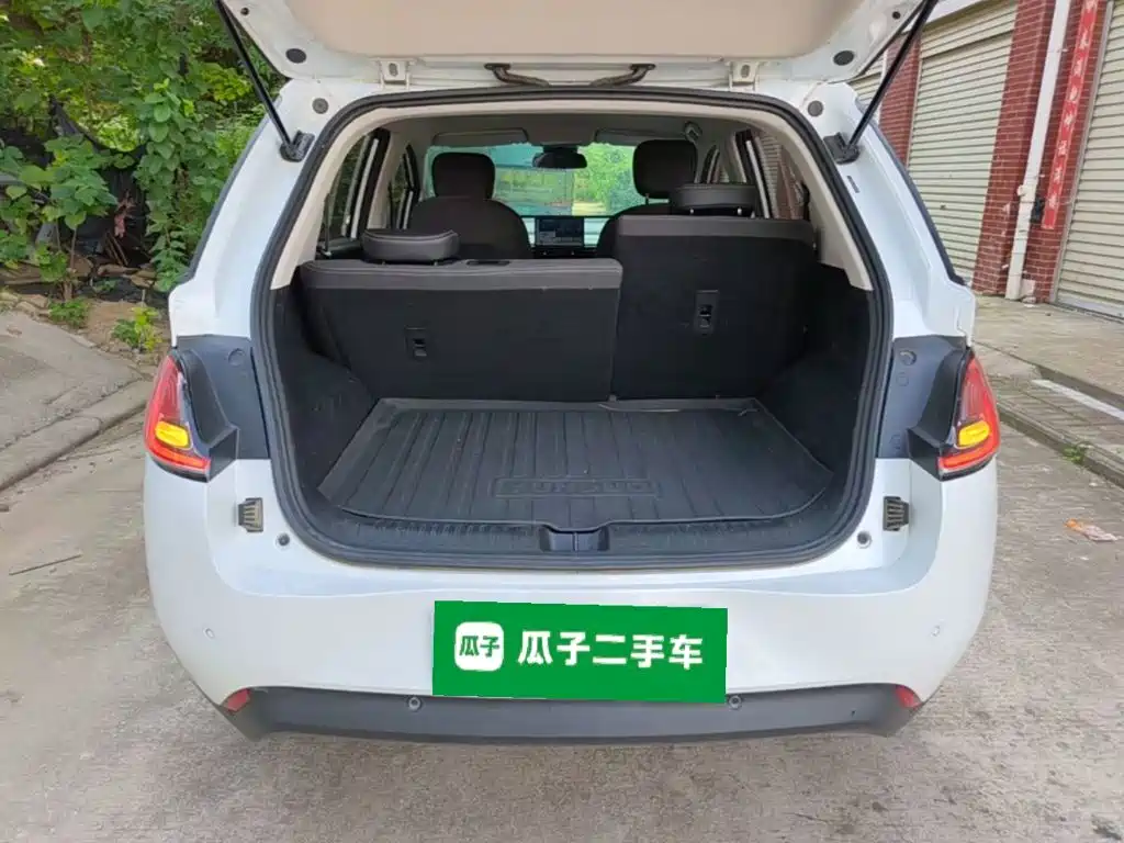 Baojun Yunduo — миниатюра 19