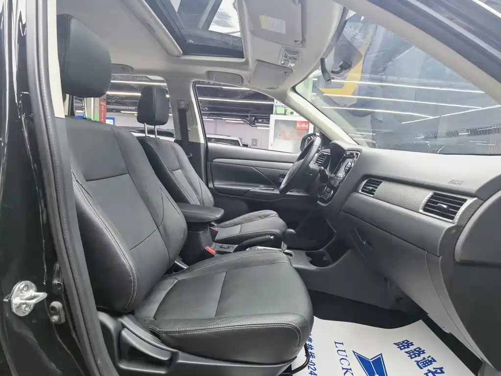 Mitsubishi Outlander (Import) — миниатюра 8