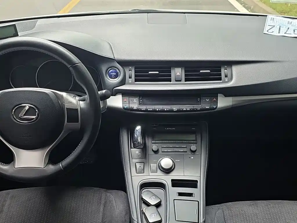 Lexus CT — миниатюра 10