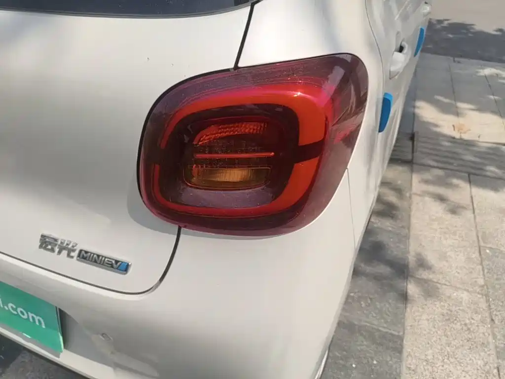 Wuling MINIEV — миниатюра 8