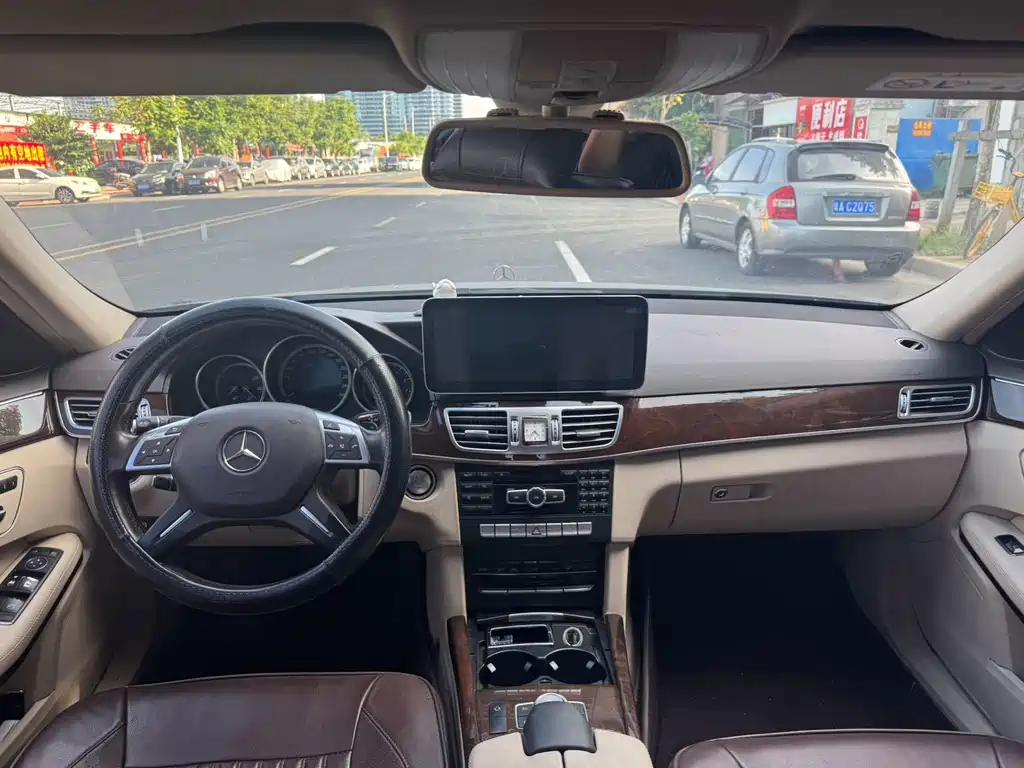 Mercedes-Benz E-Class — миниатюра 14