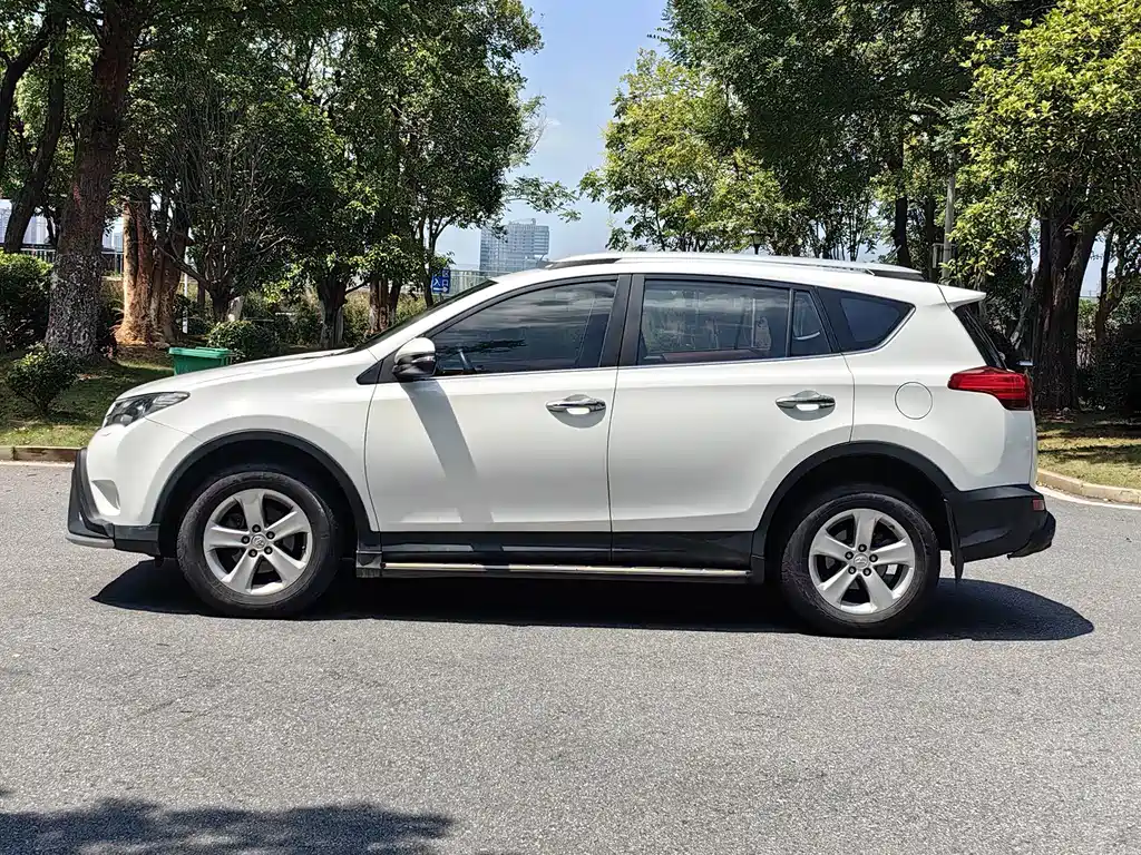 Toyota RAV4 — миниатюра 11