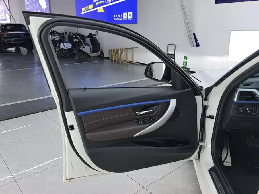 BMW 3 Series — миниатюра 7