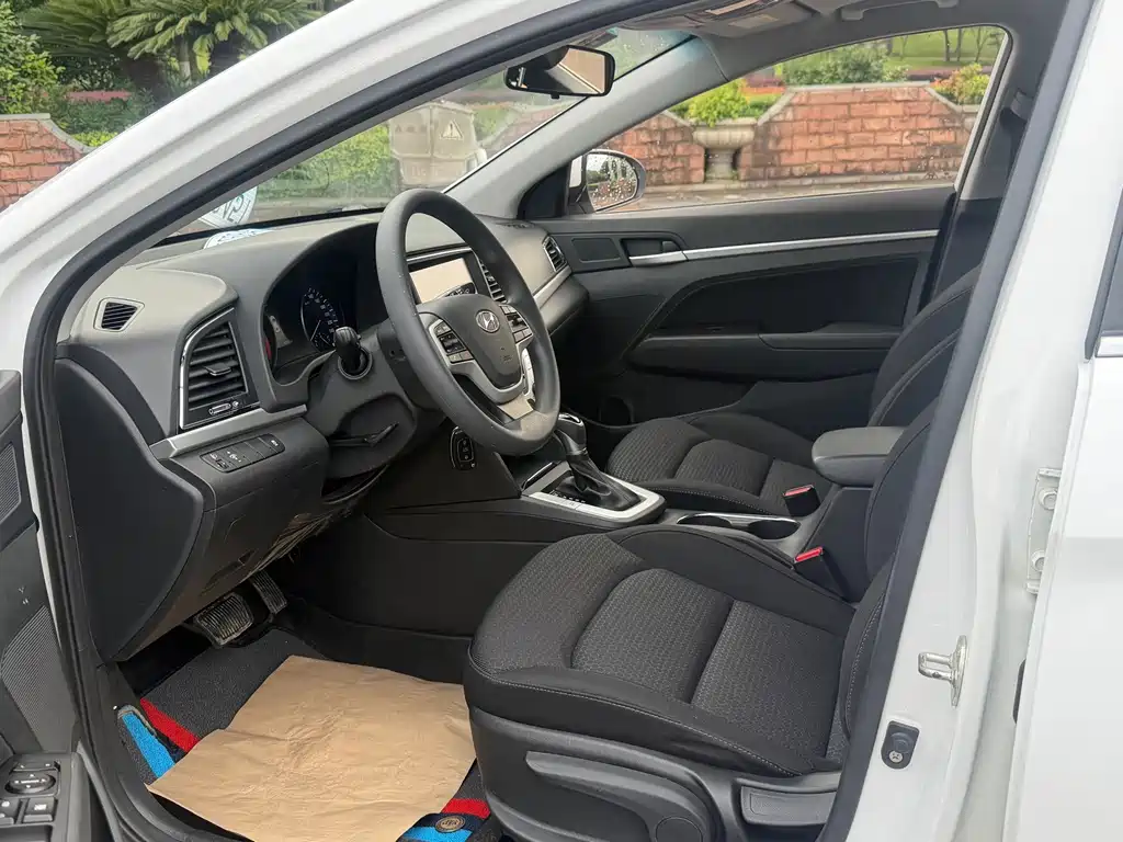 Hyundai Elantra — миниатюра 7